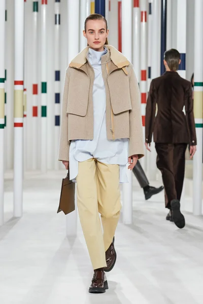 Look 49
